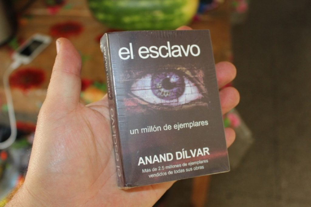 RESUMEN DEL LIBRO EL ESCLAVO 【 ANAND DÍLVAR